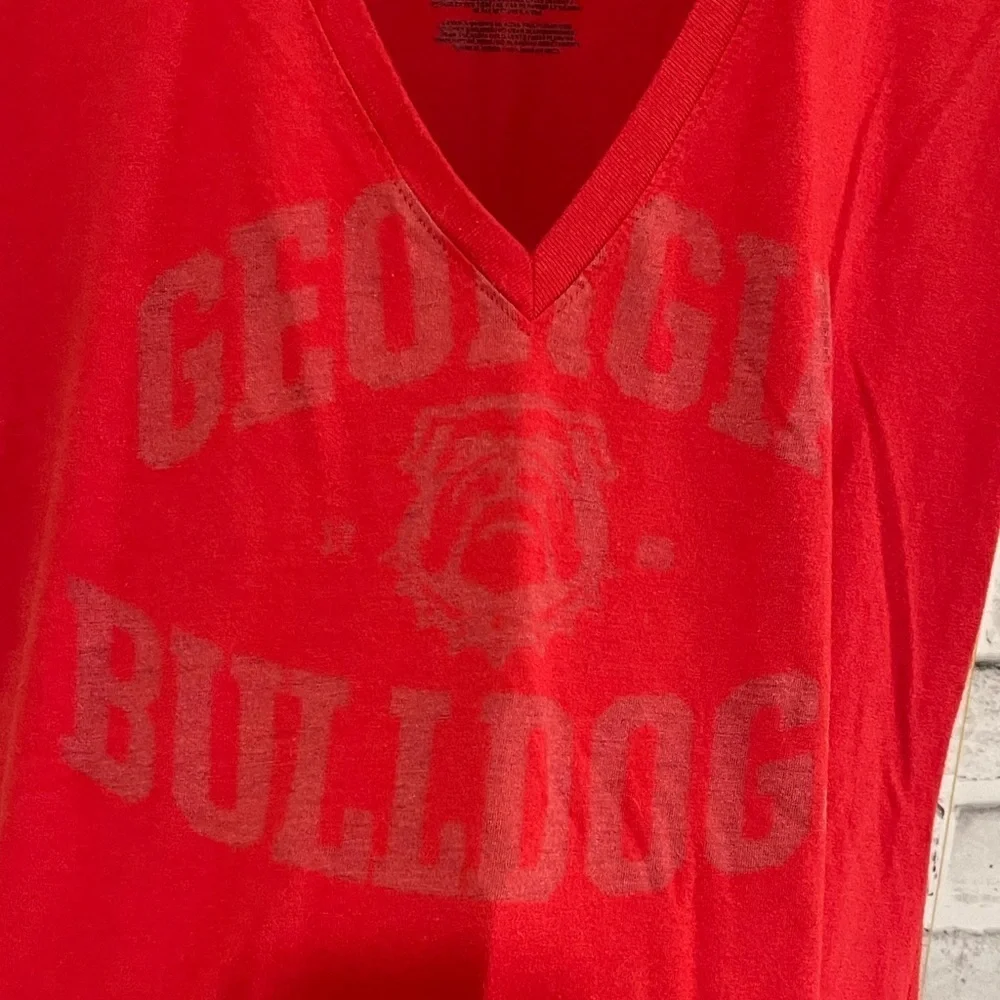Women’s Georgia Bulldogs short sleeve red Nike deep v-neck T-shirt Medium - Picture 2 of 4